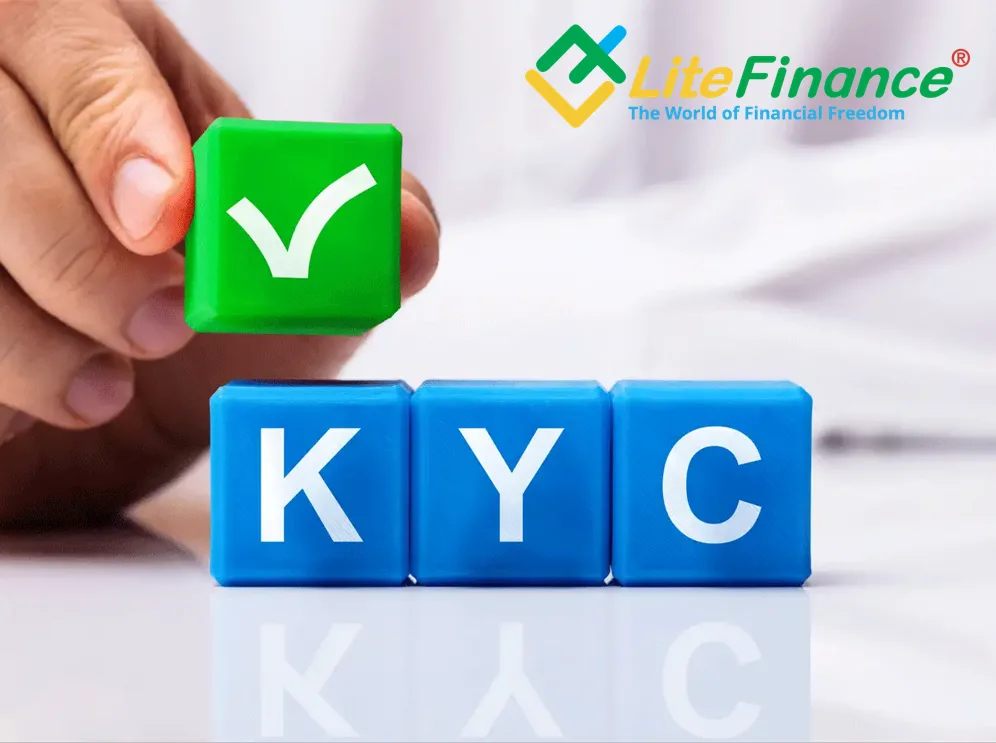 برای تکمیل فرآیند احراز هویت KYC لایت فایننس، ارائه یکی از مدارک هویتی معتبر ضروری است.